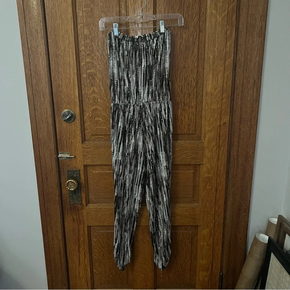 Evereve peyton jensen XS Strapless Jumpsuit Abstract Snakeskin Cropped Cruise - Picture 9 of 9